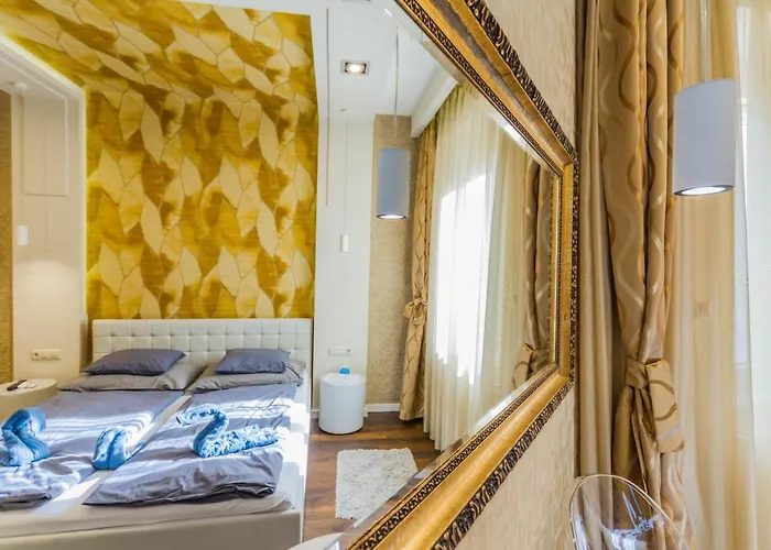 Chain Bridge Studio Apartment