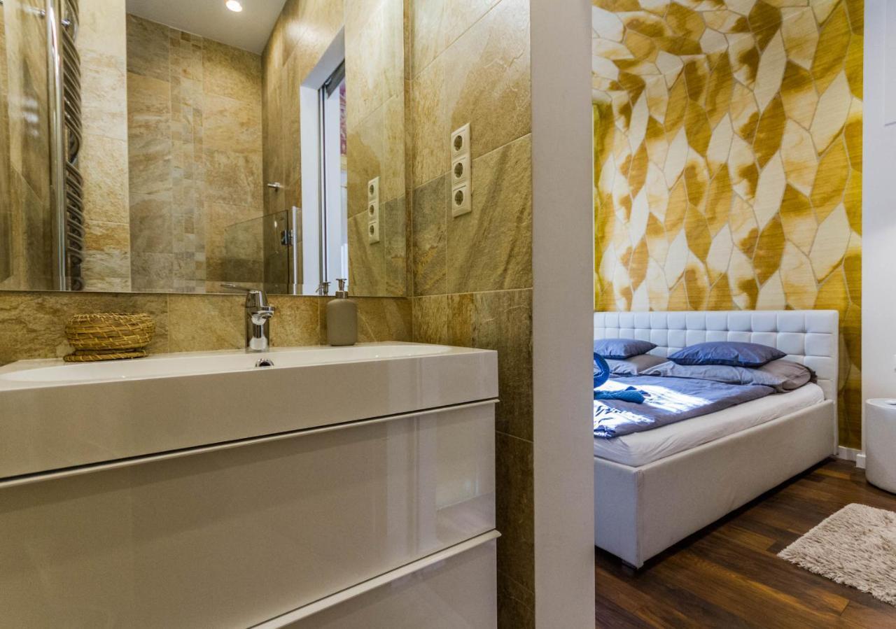Chain Bridge Apartman