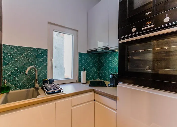 Chain Bridge Studio Apartment